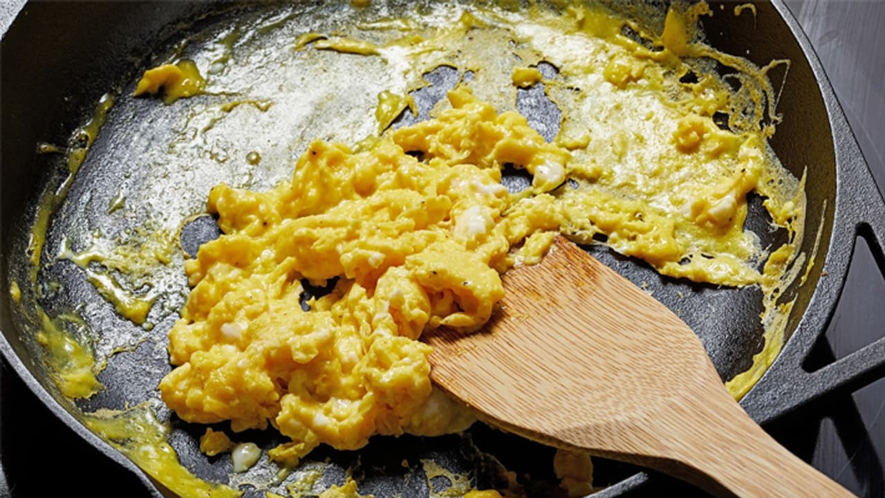 how to prevent egg from sticking on pan how to prevent egg from sticking on pan