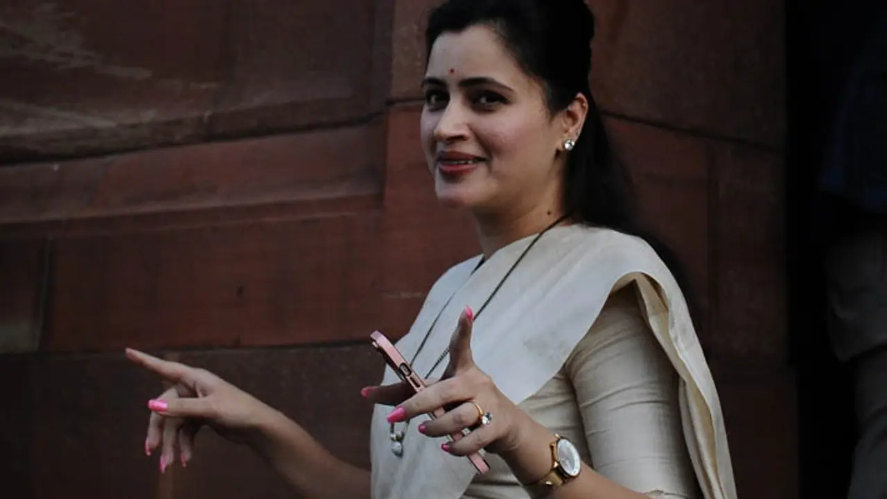 MP Navneet Rana Controversy MP Navneet Rana Controversy