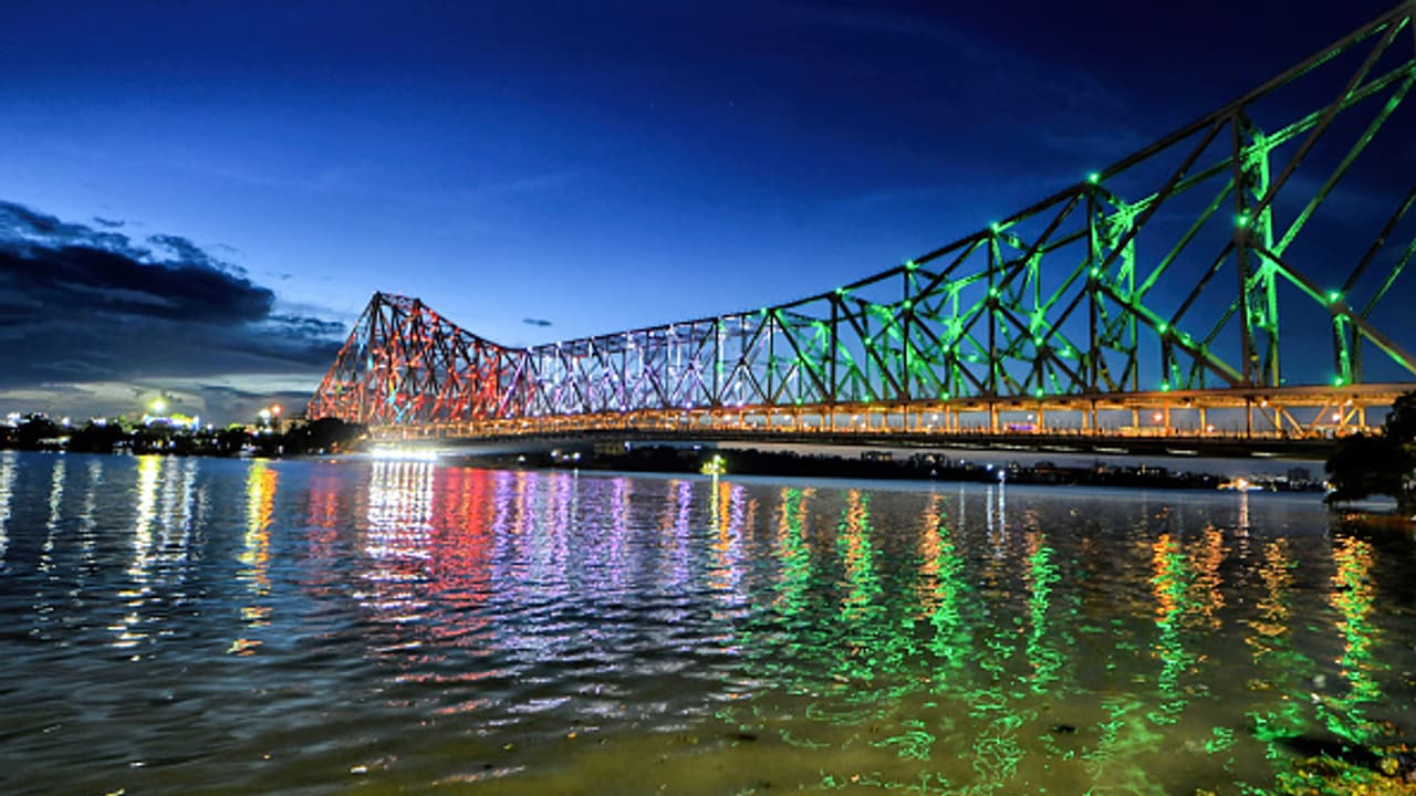 weather update of kolkata and west bengal Twin whirlpool formed in Bay of Bengal heavy rain forecast in South Bengal bsm weather update of kolkata and west bengal Twin whirlpool formed in Bay of Bengal heavy rain forecast in South Bengal bsm