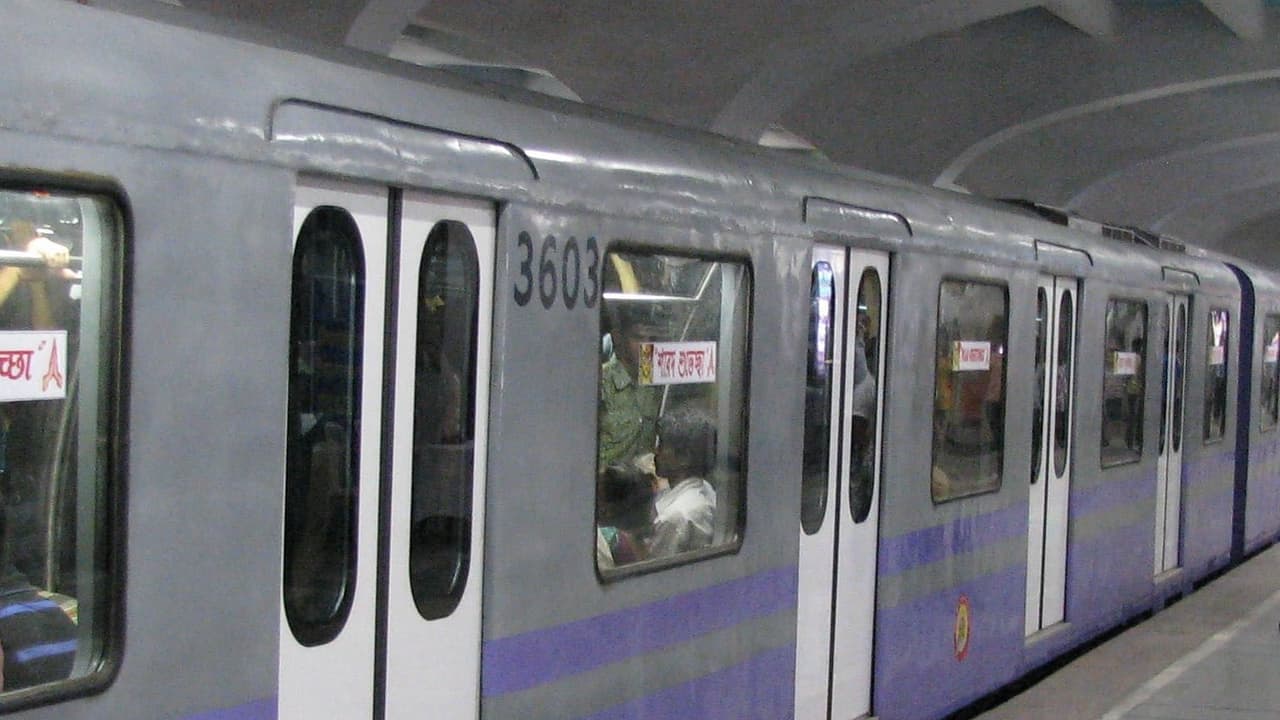 About 8 lakh passengers boarded metro rail on Panchami record rush on occasion of Durga Puja bsm
