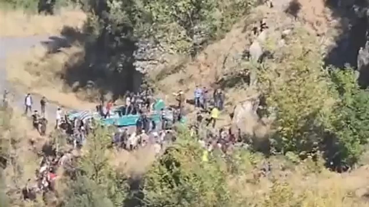 jammu and kashmir bus accident 