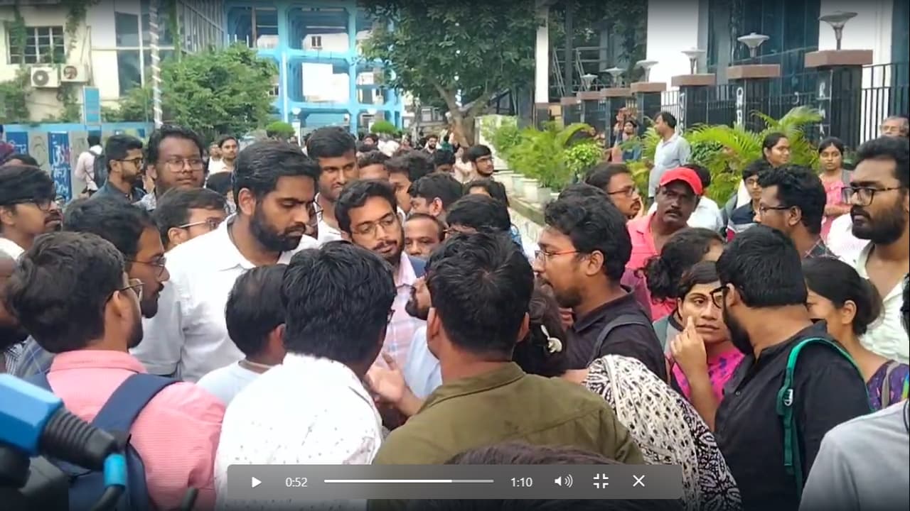 RG Kar Hospital Protest Update on Junior Doctors Mamata Banerjee Kalighat Meeting State Govt Accepts Conditions bsm RG Kar Hospital Protest Update on Junior Doctors Mamata Banerjee Kalighat Meeting State Govt Accepts Conditions bsm