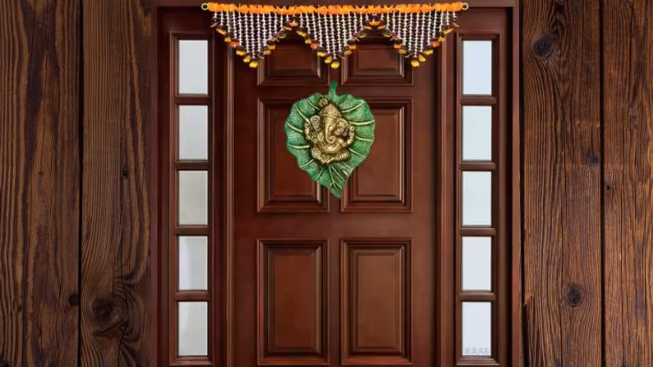  Ganesha idol at main door