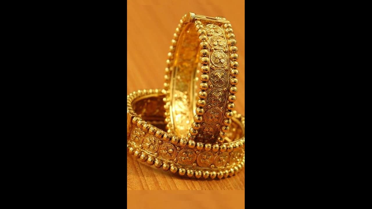 Trendy and heavy Gold Bangle Designs Trendy and heavy Gold Bangle Designs