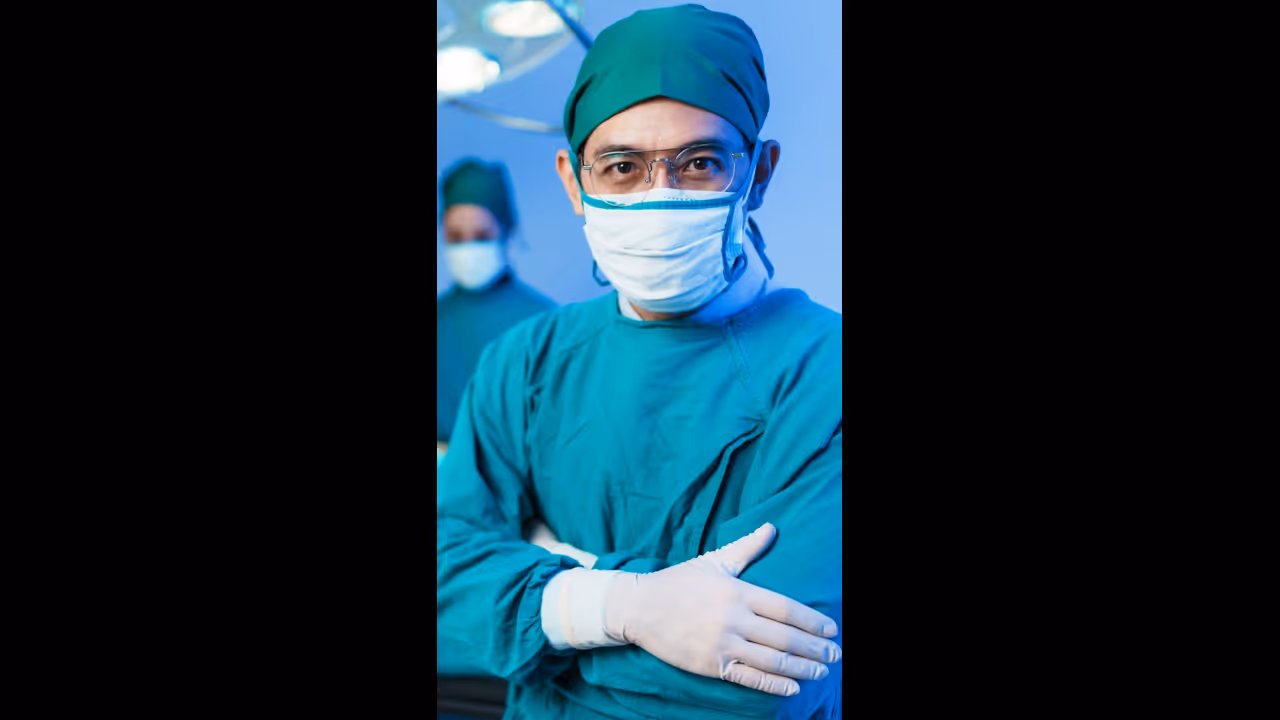 Way Doctors green clothing during surgery Way Doctors green clothing during surgery