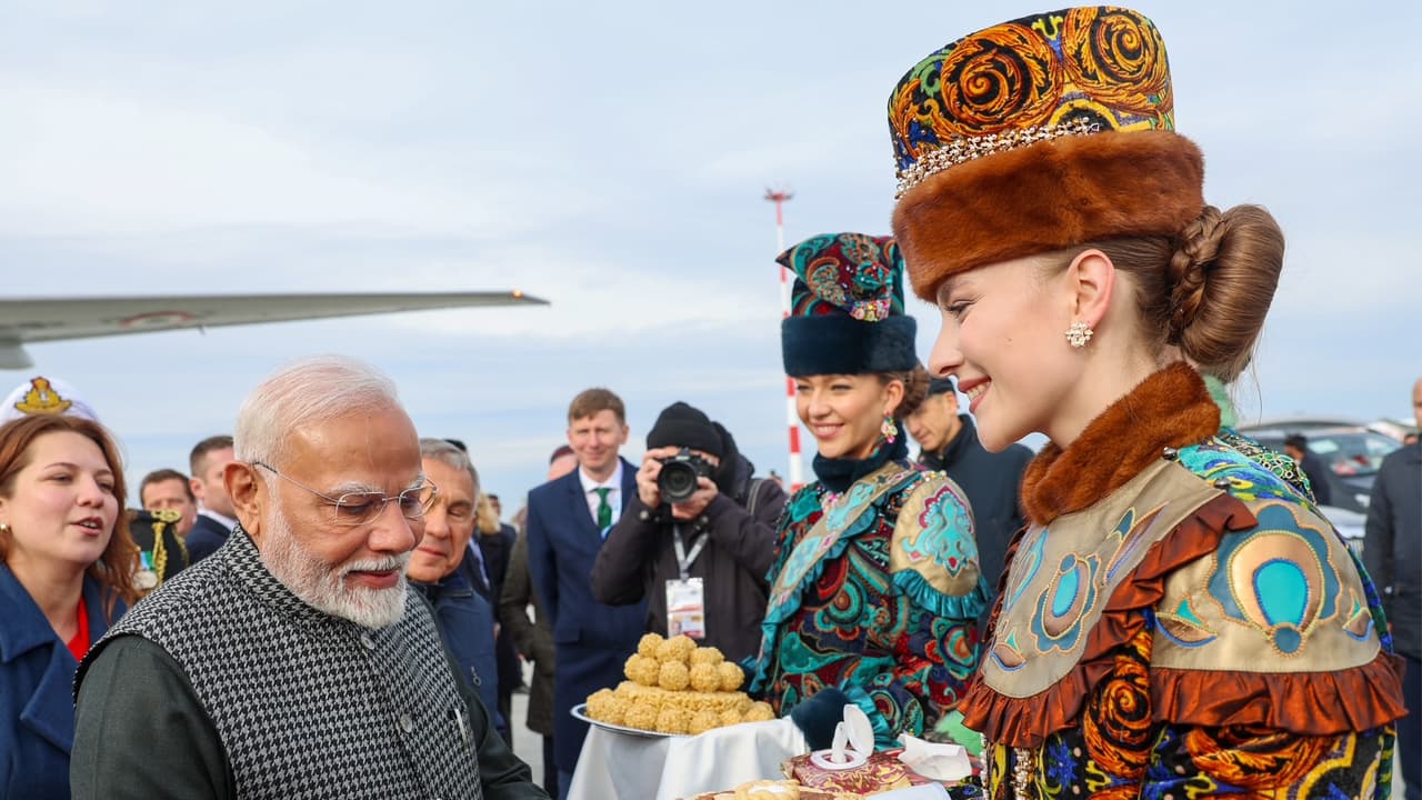 PM Modi grand welcome in Kazan Russian welcomed in Hindi see video PM Modi grand welcome in Kazan Russian welcomed in Hindi see video