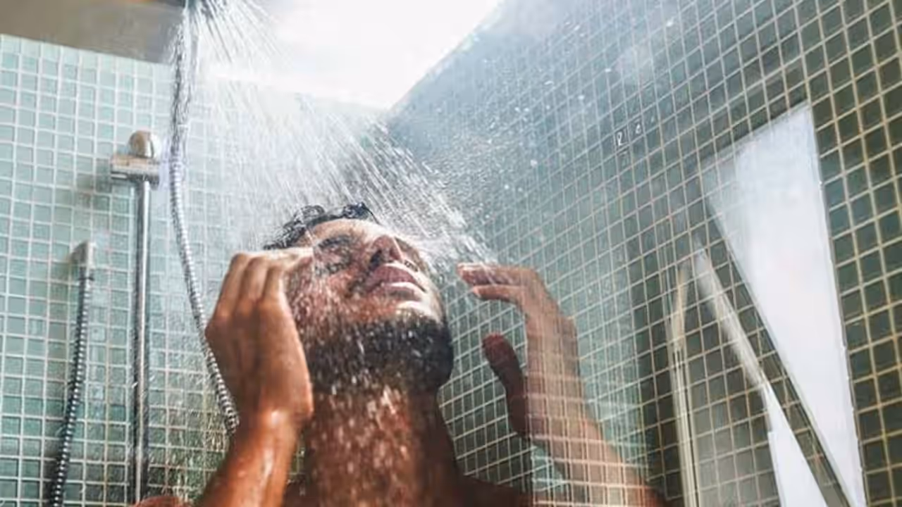 Hot water bathing in winter Hot water bathing in winter