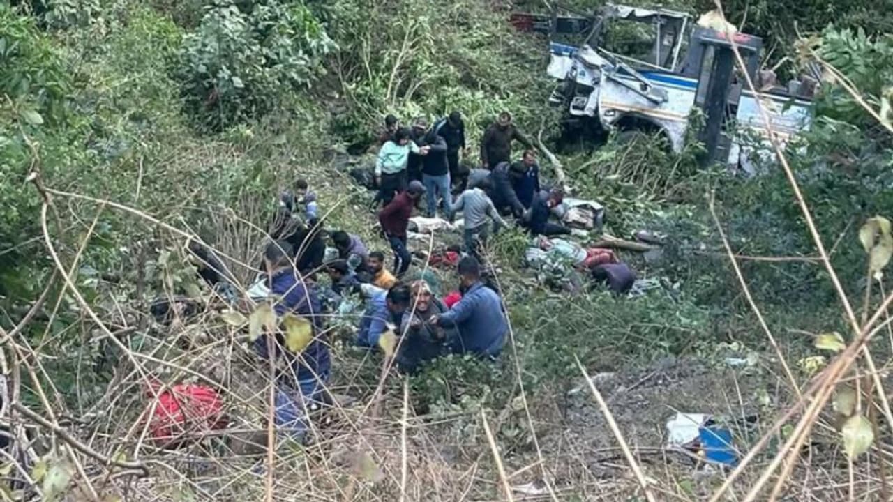 bhiimtal roadways bus accident uttarakhand 27 injured 3 dead rescue operation bhiimtal roadways bus accident uttarakhand 27 injured 3 dead rescue operation