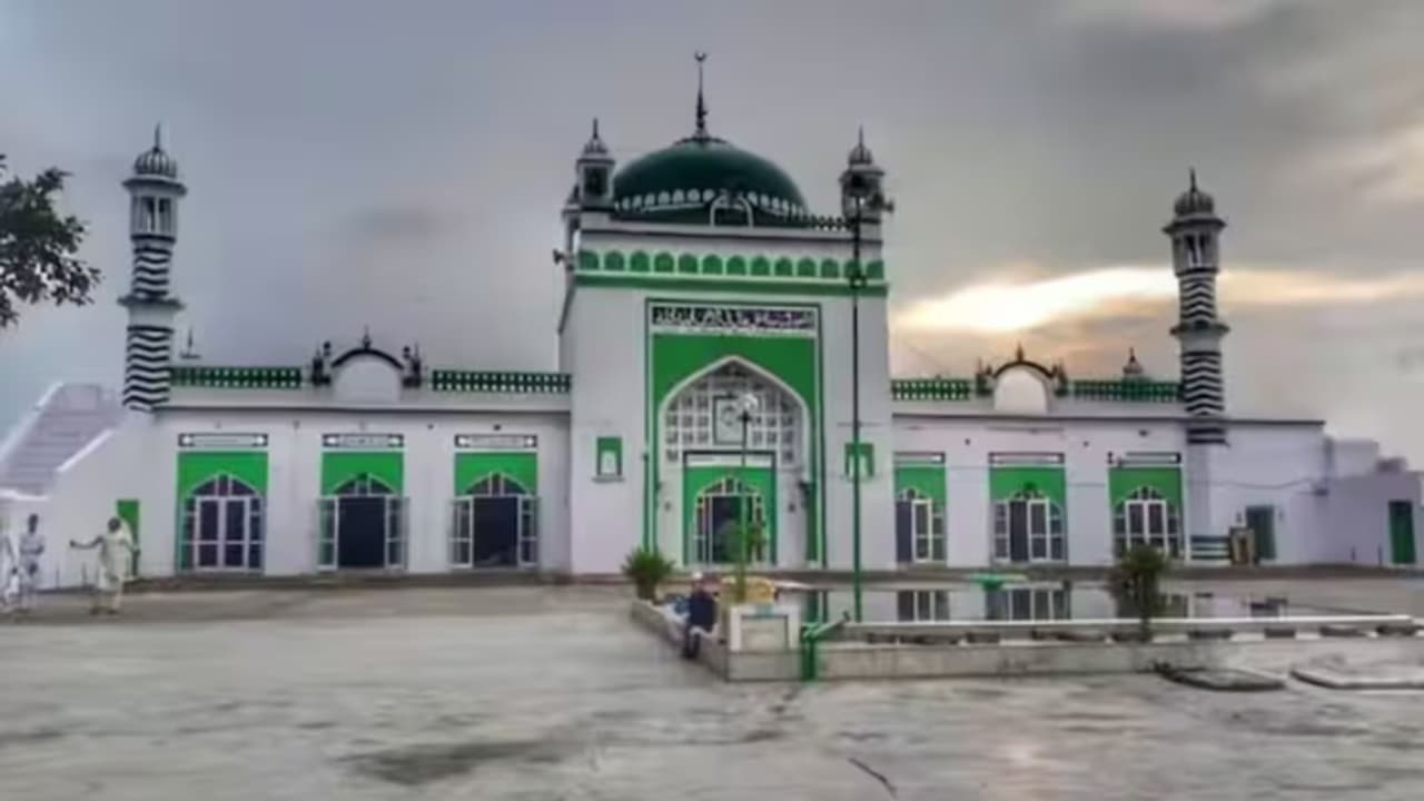  up sambhal masjid dispute supreme court status report government claims public land