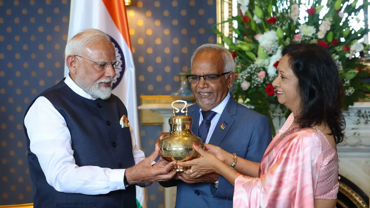 Muritius President with PM Modi 