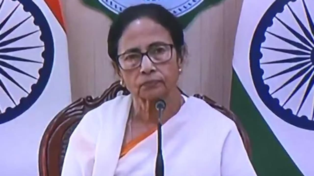 Mamata Banerjee SLAMS Waqf Bill Mamata Banerjee SLAMS Waqf Bill