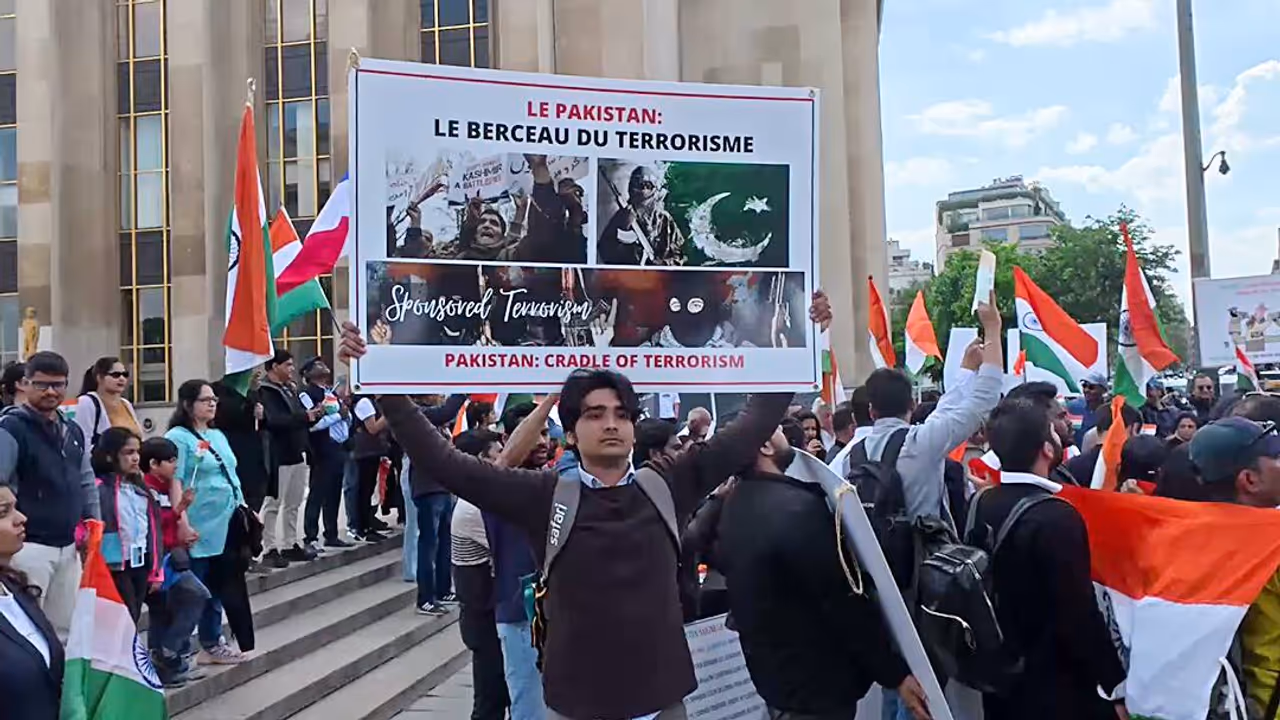 Members of the Indian diaspora protest against the Pahalgam terror attack in Paris Members of the Indian diaspora protest against the Pahalgam terror attack in Paris