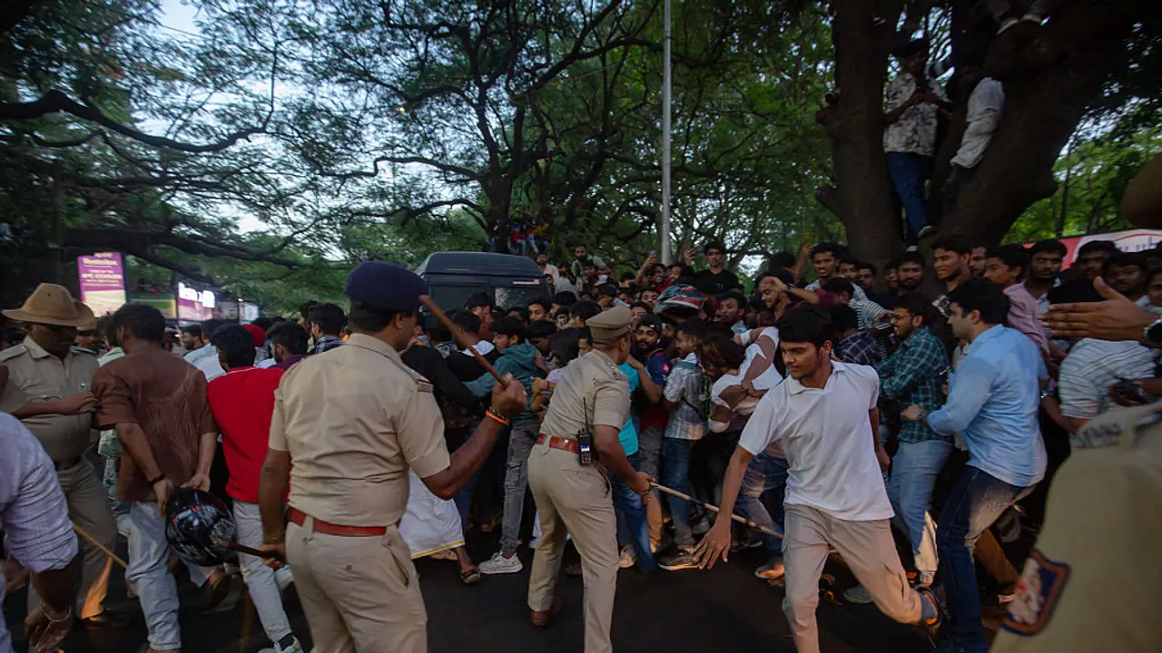 Police lathi charge RCB fans as stampede breaks out in Chinnswamy stadium Police lathi charge RCB fans as stampede breaks out in Chinnswamy stadium