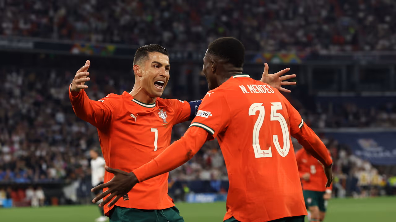 Cristiano Ronaldo, Nuno Mendes Cristiano Ronaldo, Nuno Mendes