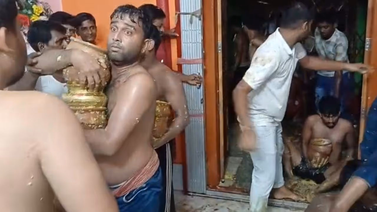 Bhogluth ceremony held at Jagannath Dev aunts house in Guptipara Hooghly Bhogluth ceremony held at Jagannath Dev aunts house in Guptipara Hooghly