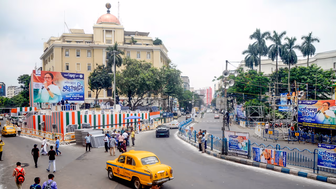 Kolkata: Preparation underway for Martyr's Day rally Kolkata: Preparation underway for Martyr's Day rally