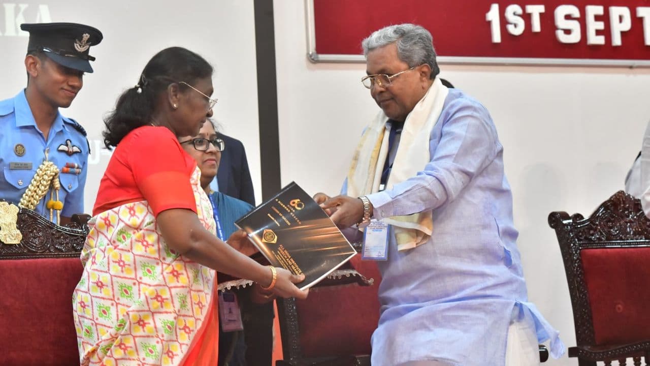 Droupadi Murmu and Siddaramaiah Droupadi Murmu and Siddaramaiah