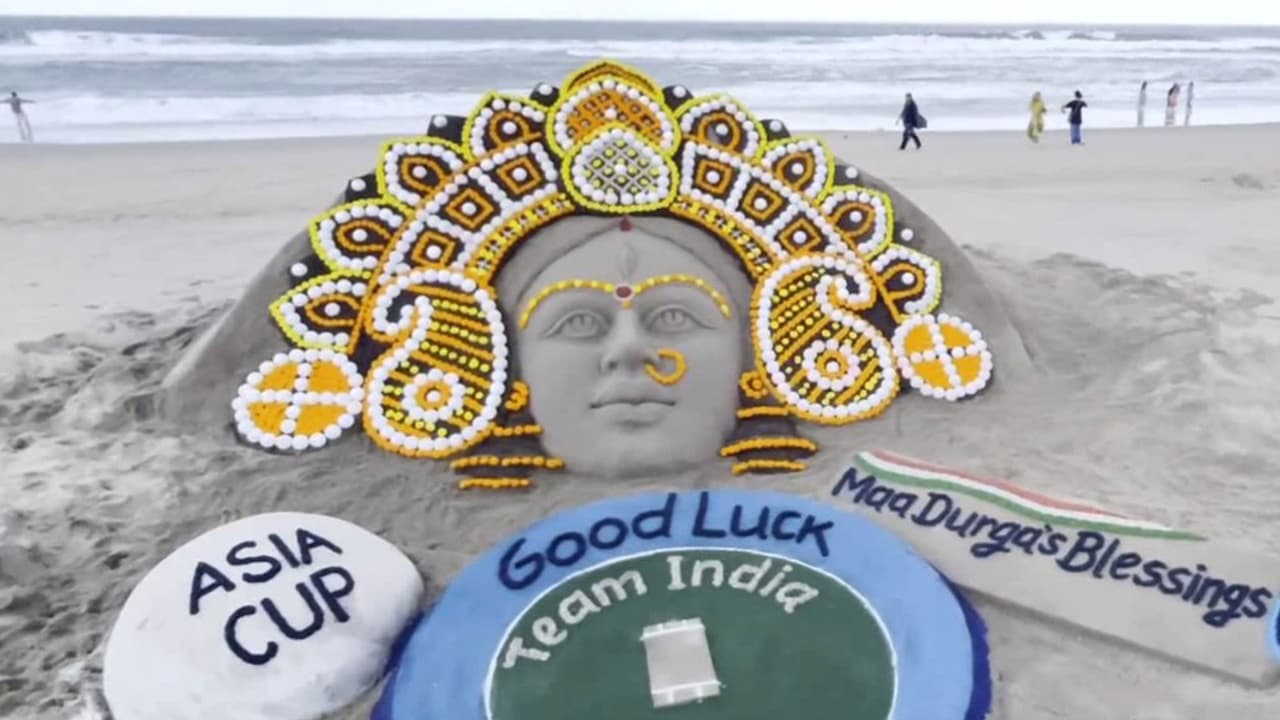  Sudarsan Pattnaik Creates Divine Sand Art