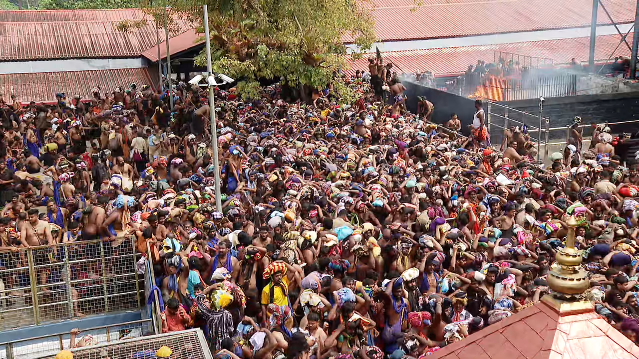 sabarimala crowd sabarimala crowd
