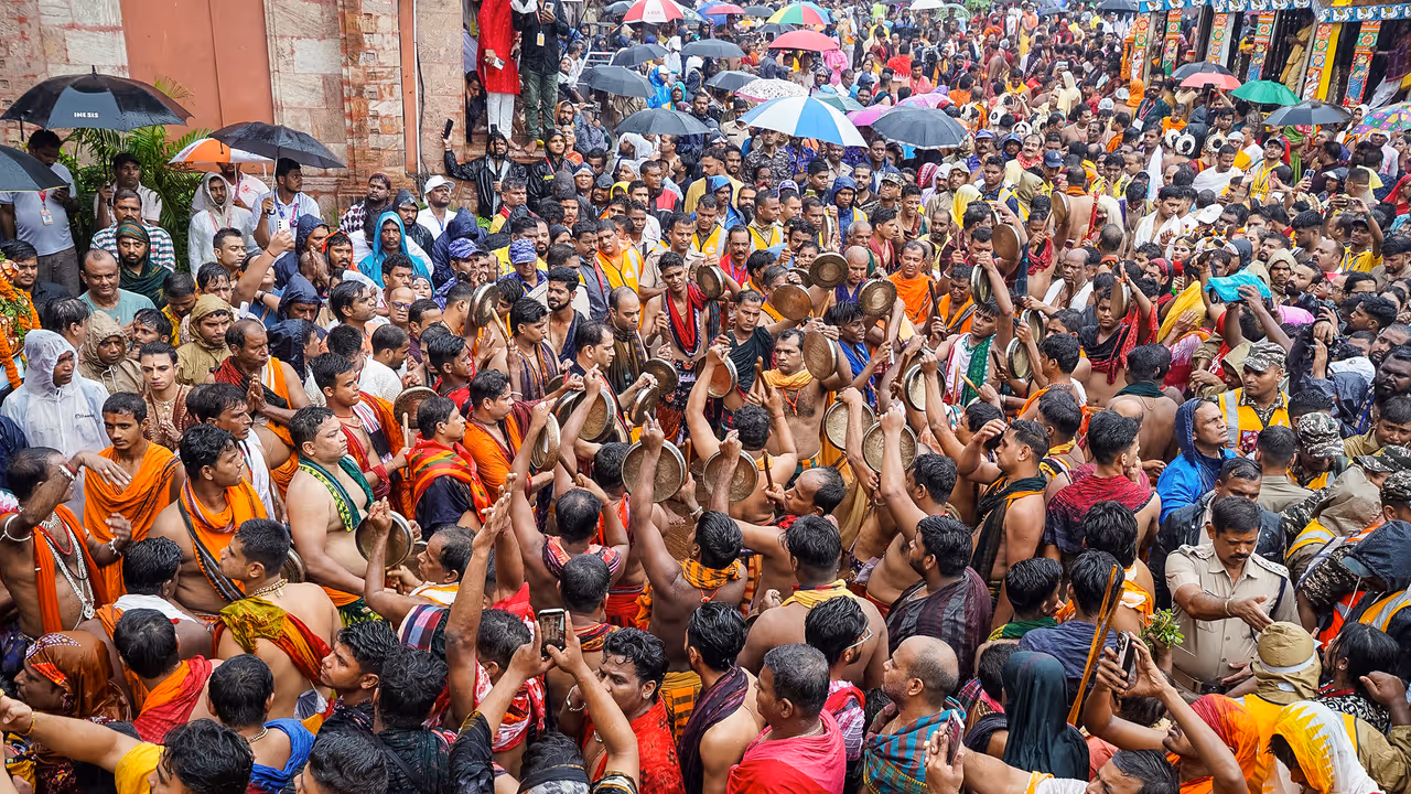 puri rath yatra stampede one dead crowd crush 120 pilgrims latest update puri rath yatra stampede one dead crowd crush 120 pilgrims latest update