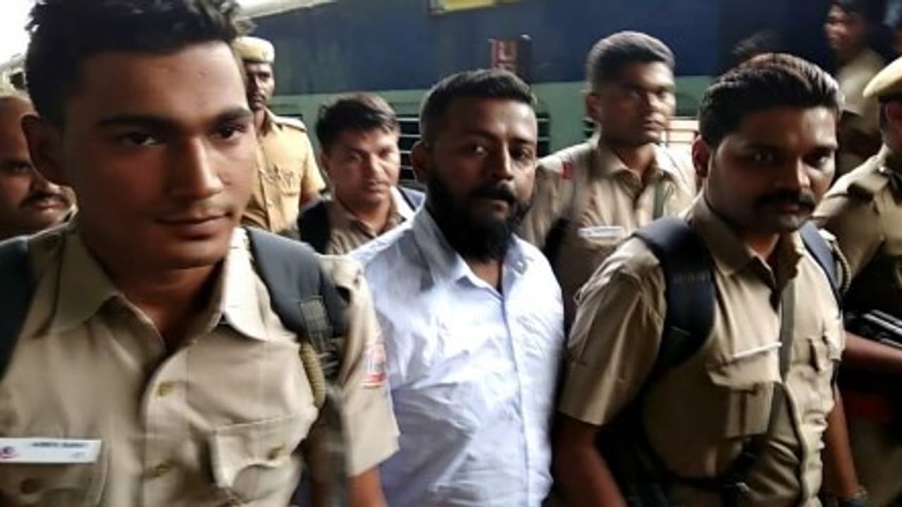 sukesh chandrasekar 20762.jpg sukesh chandrasekar 20762.jpg