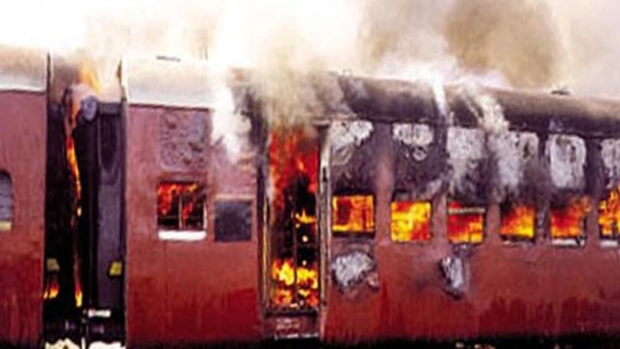 godhra rail burnt 31061.jpg godhra rail burnt 31061.jpg