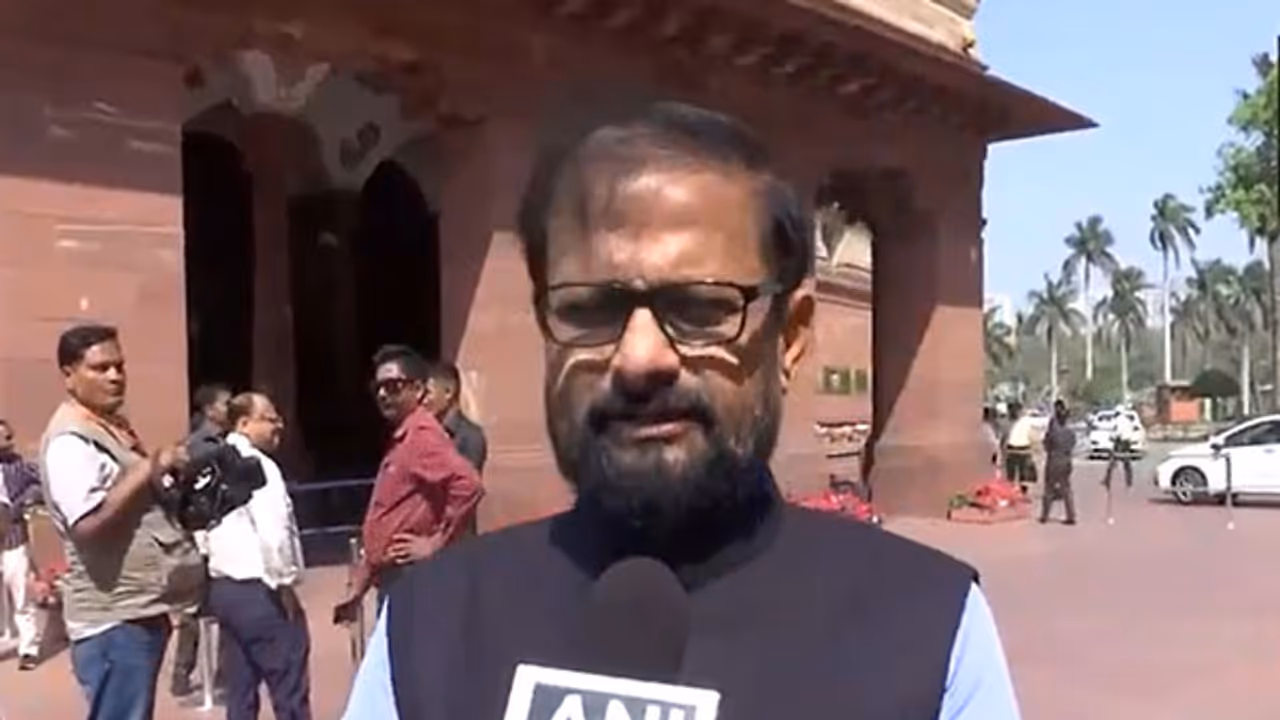 Shiv Sena MP Naresh Mhaske (Photo/ANI) Shiv Sena MP Naresh Mhaske (Photo/ANI)