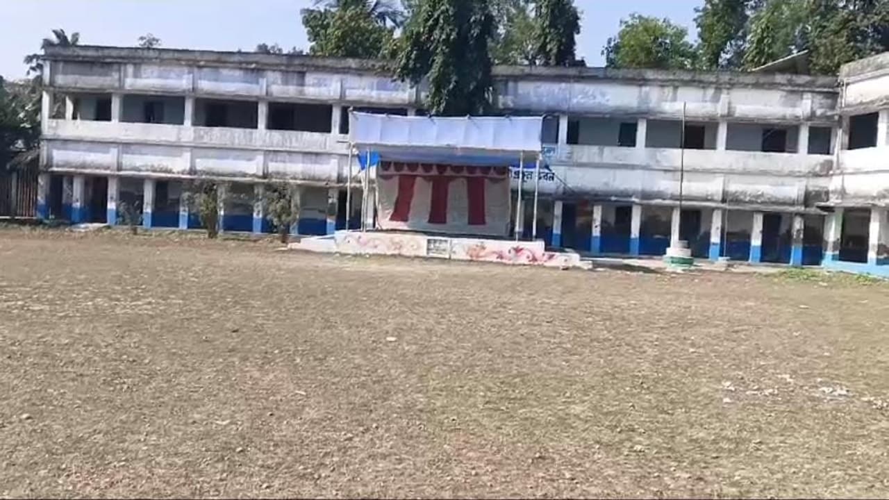 Acting head master unable to go to school due to fear for his life, complaint filed at Sundarban Coastal Police Station bsm Acting head master unable to go to school due to fear for his life, complaint filed at Sundarban Coastal Police Station bsm