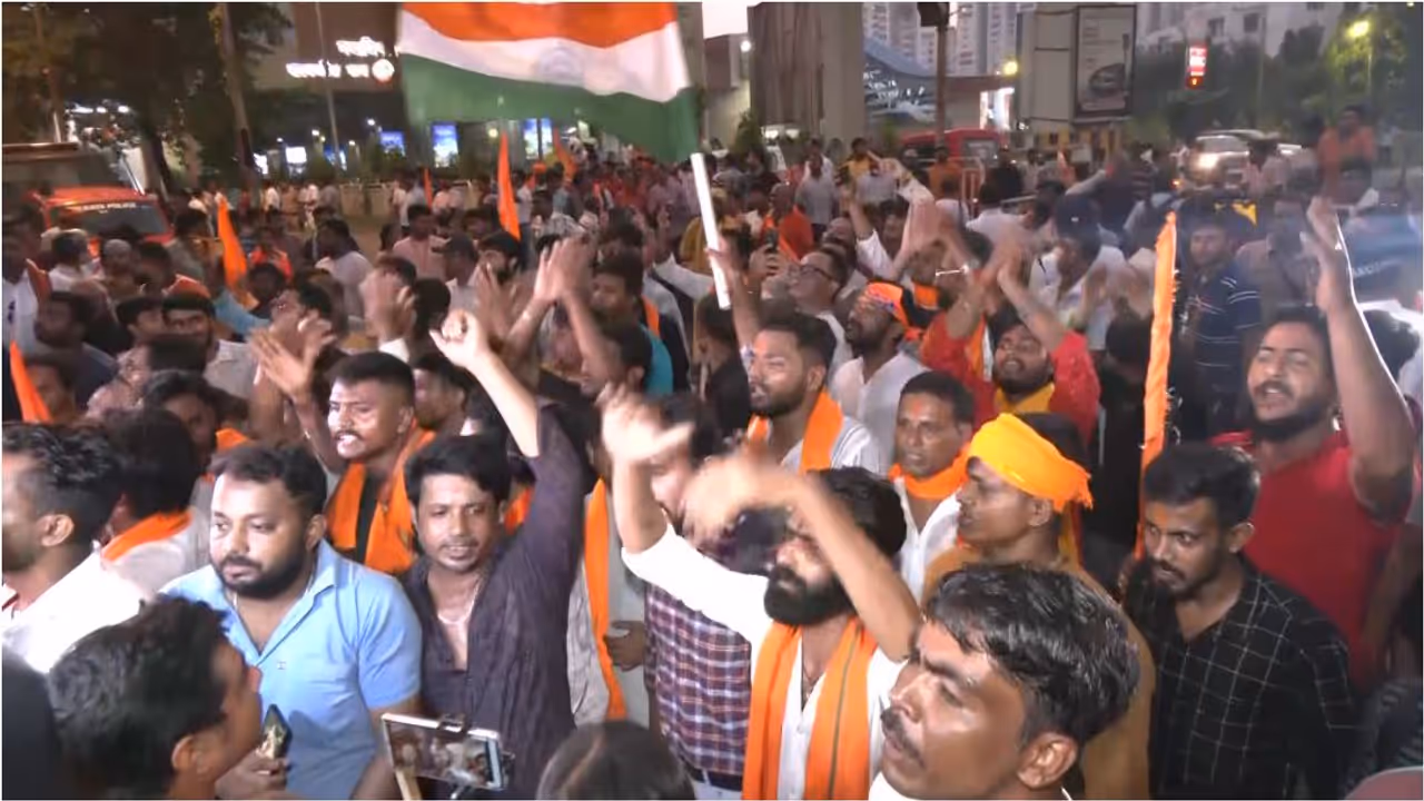 Hindu Jagran Manch Protests At SRFTI Kolkata Over Alleged Insult To Swami Vivekananda Hindu Jagran Manch Protests At SRFTI Kolkata Over Alleged Insult To Swami Vivekananda