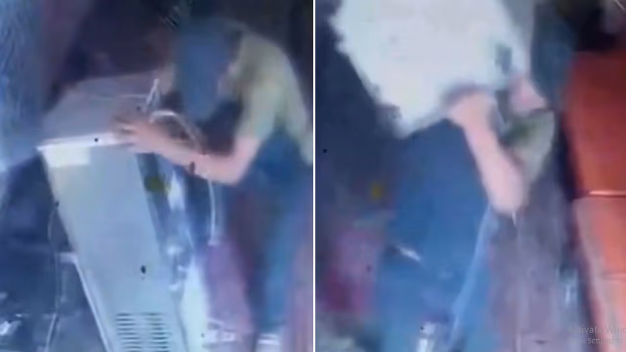 Caught On CCTV: Thief Casually Walks Off With 40 Kg Water Cooler On His Shoulder In Amravati (WATCH Viral Video) Caught On CCTV: Thief Casually Walks Off With 40 Kg Water Cooler On His Shoulder In Amravati (WATCH Viral Video)