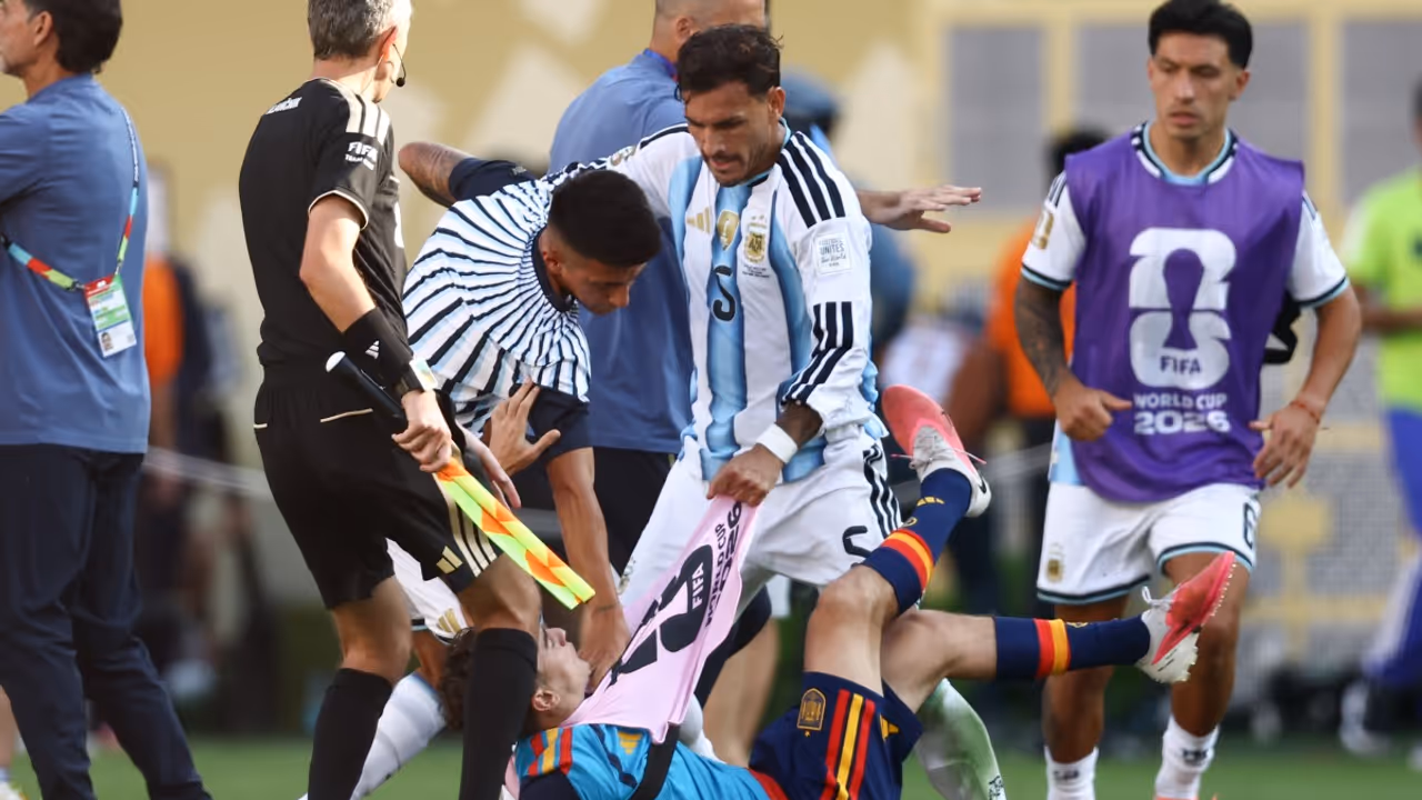Argentina's Paredes Fights with Spain's García after FIFA WC Final Loss Argentina's Paredes Fights with Spain's García after FIFA WC Final Loss