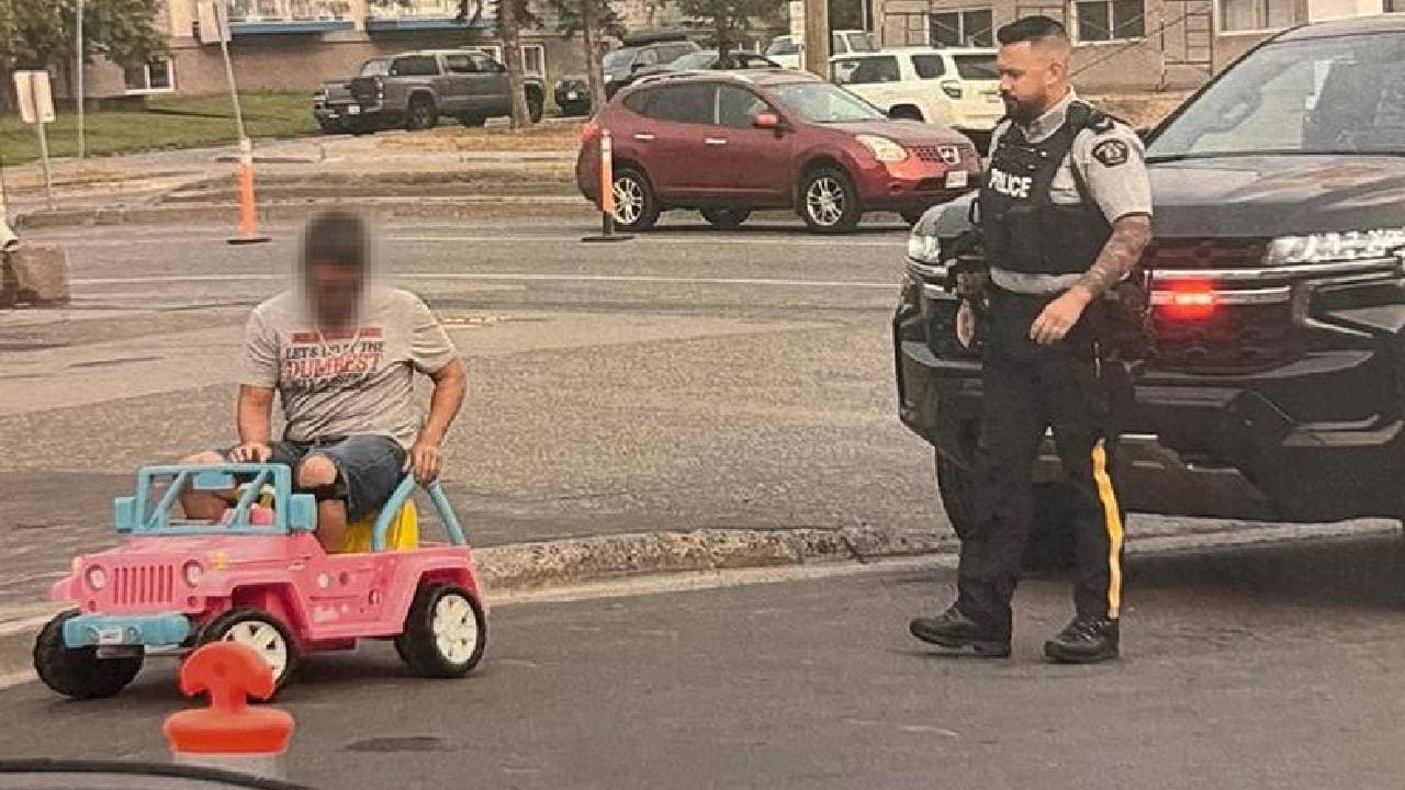 children’s Barbie Jeep,arrest ,traffic law,police, traffic children’s Barbie Jeep,arrest ,traffic law,police, traffic