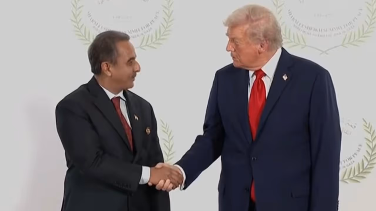 Minister Kirti Vardhan Singh with US President Donald Trump in Egypt at Sharm El Sheikh Summit