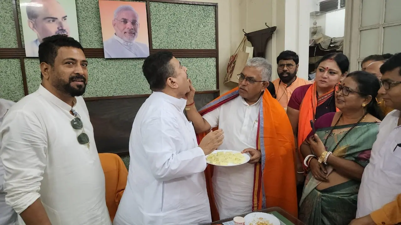 bjp Dilip Ghosh in the Assembly welcomed by Suvendu Adhikari bsm bjp Dilip Ghosh in the Assembly welcomed by Suvendu Adhikari bsm