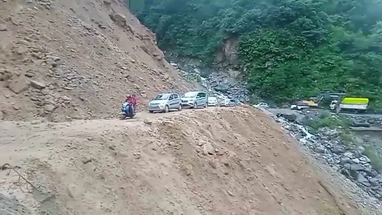 Badrinath Highway (File Photo) Badrinath Highway (File Photo)