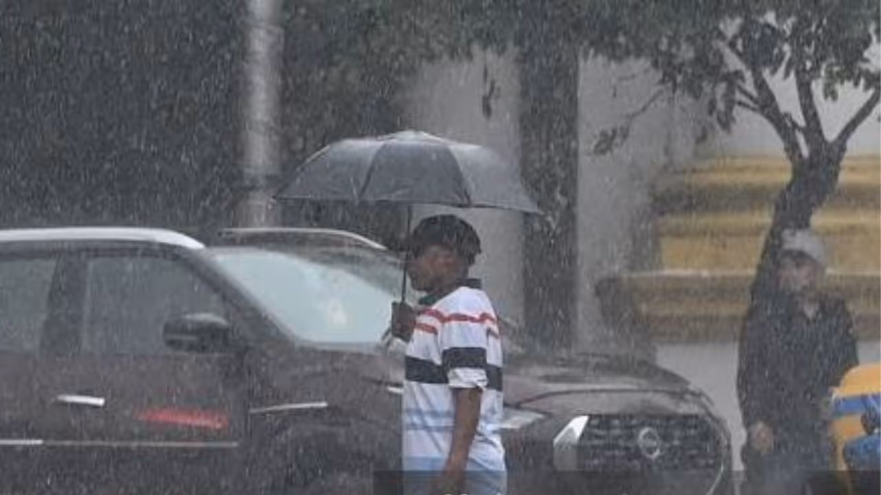 दिल्ली समेत कई राज्यों में हो सकती है झमाझम बारिश दिल्ली समेत कई राज्यों में हो सकती है झमाझम बारिश