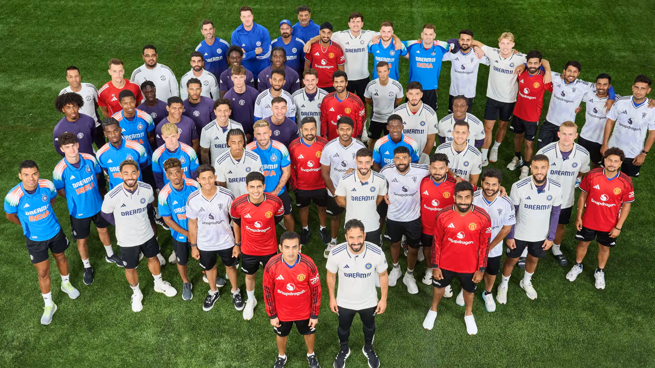 Team India meets Manchester United footballer Team India meets Manchester United footballer