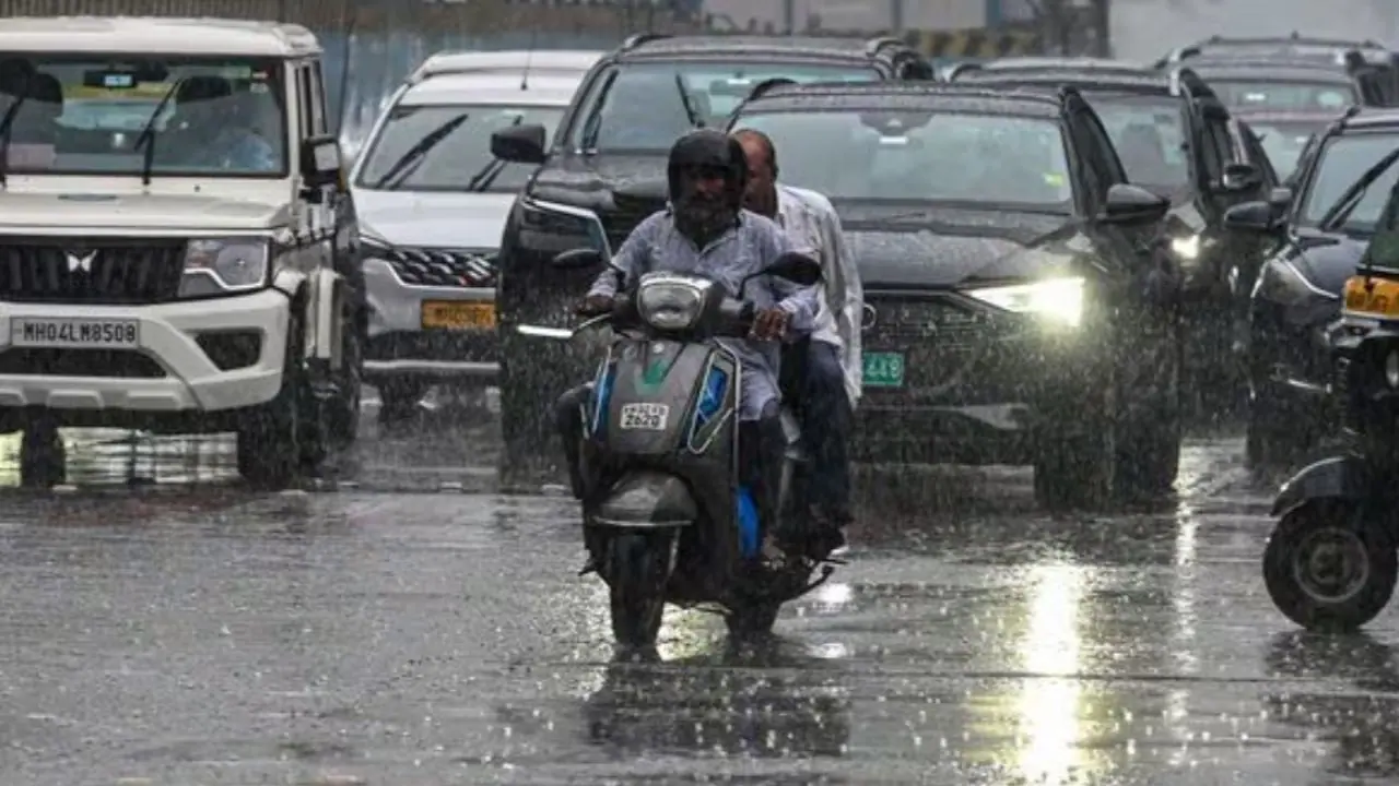 मुंबई और कोंकण में भारी बारिश की आशंका मुंबई और कोंकण में भारी बारिश की आशंका