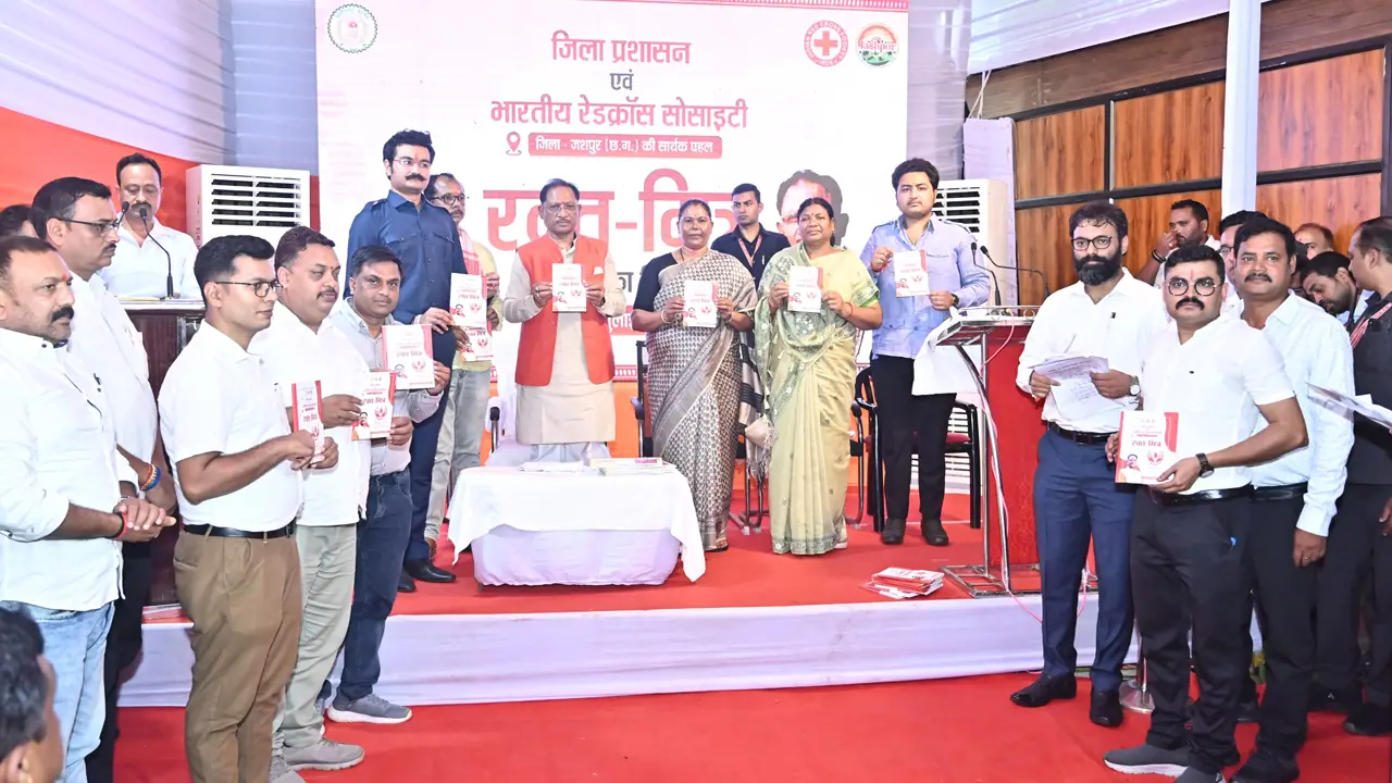 Vishnu Deo Sai released booklet Rakt Mitra honoured Red Cross lifetime members Vishnu Deo Sai released booklet Rakt Mitra honoured Red Cross lifetime members