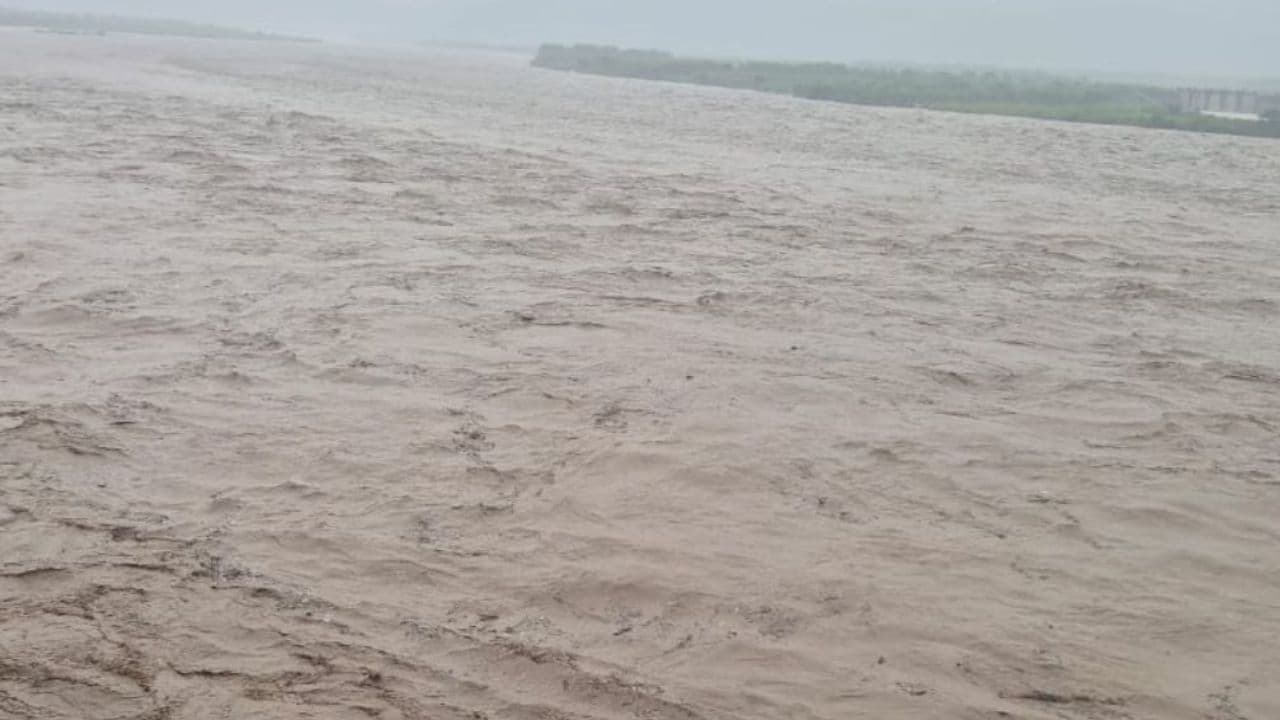 दिल्ली में बाढ़ का खतरा दिल्ली में बाढ़ का खतरा