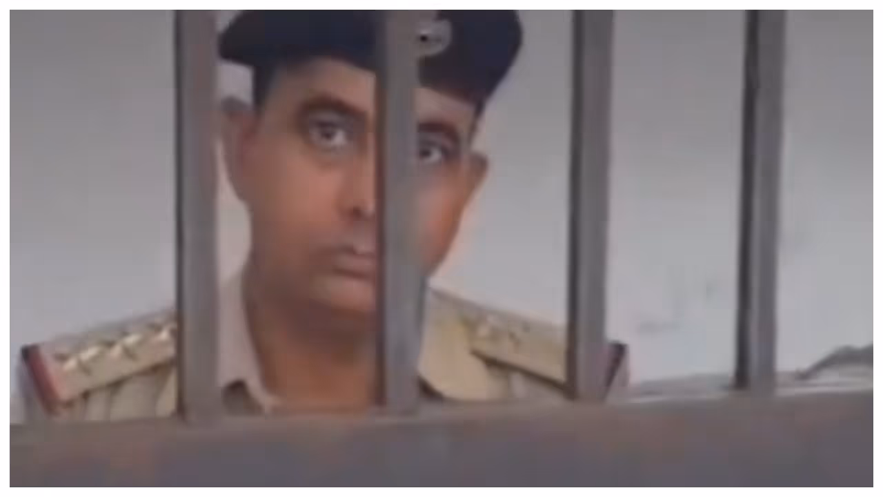 Court sentenced police officer to one hour of imprisonment for failing to appear for trial Court sentenced police officer to one hour of imprisonment for failing to appear for trial