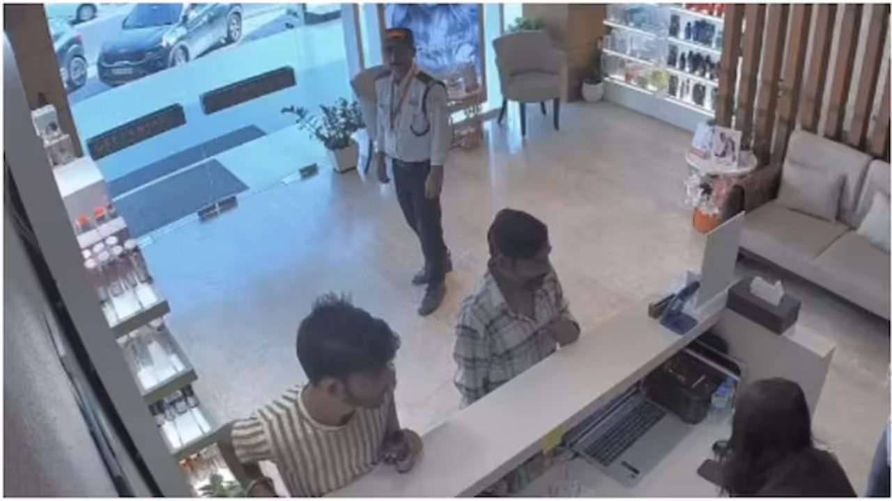 salon theft CCTV footage