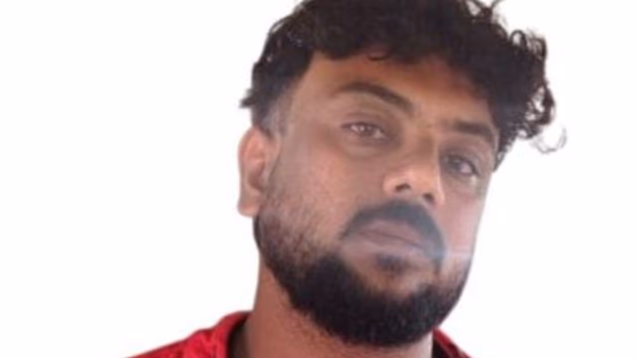 Man jumped to pond to escape from Police arrested