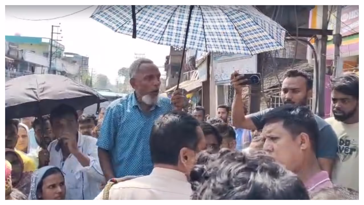TMC group dispute locals block road with injured person TMC group dispute locals block road with injured person