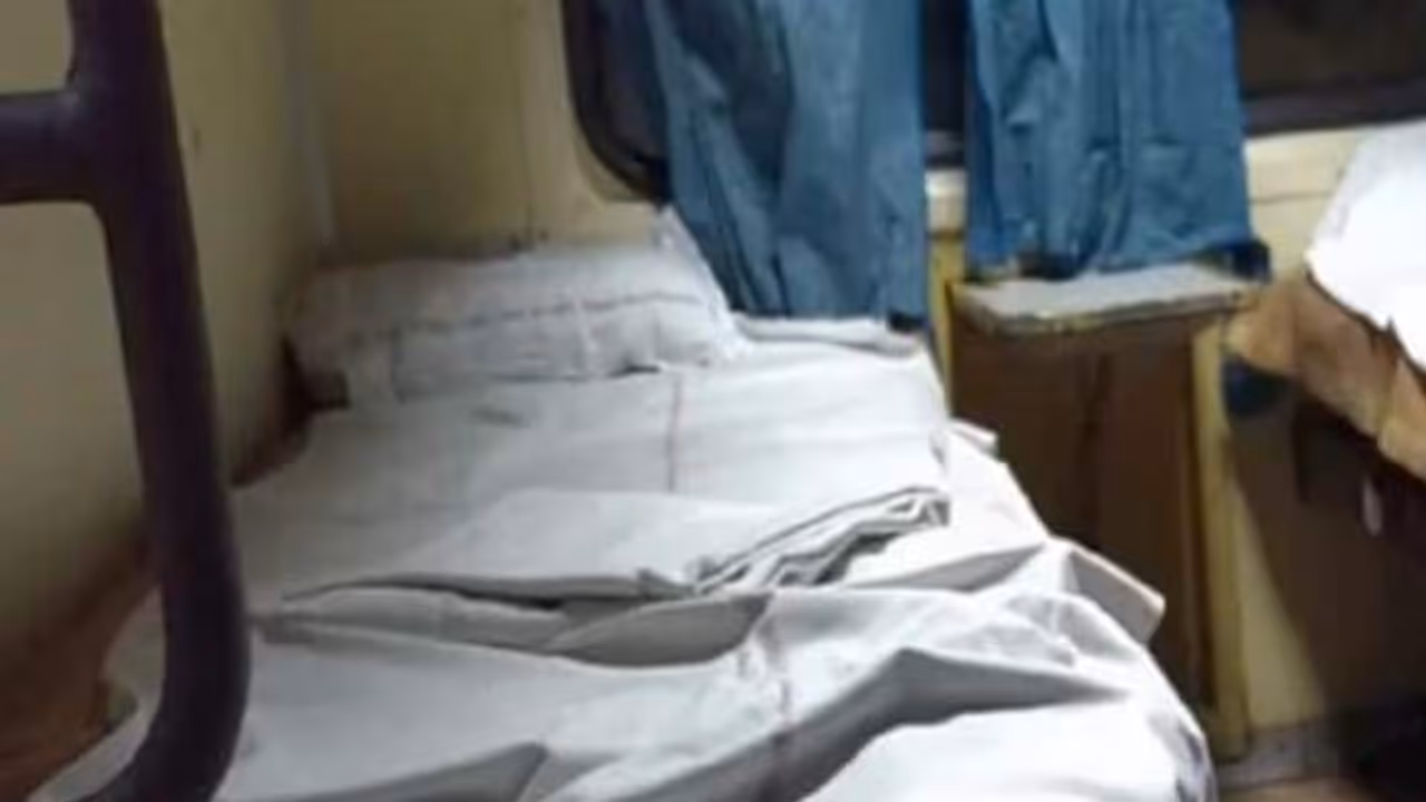 AC compartment White sheet AC compartment White sheet