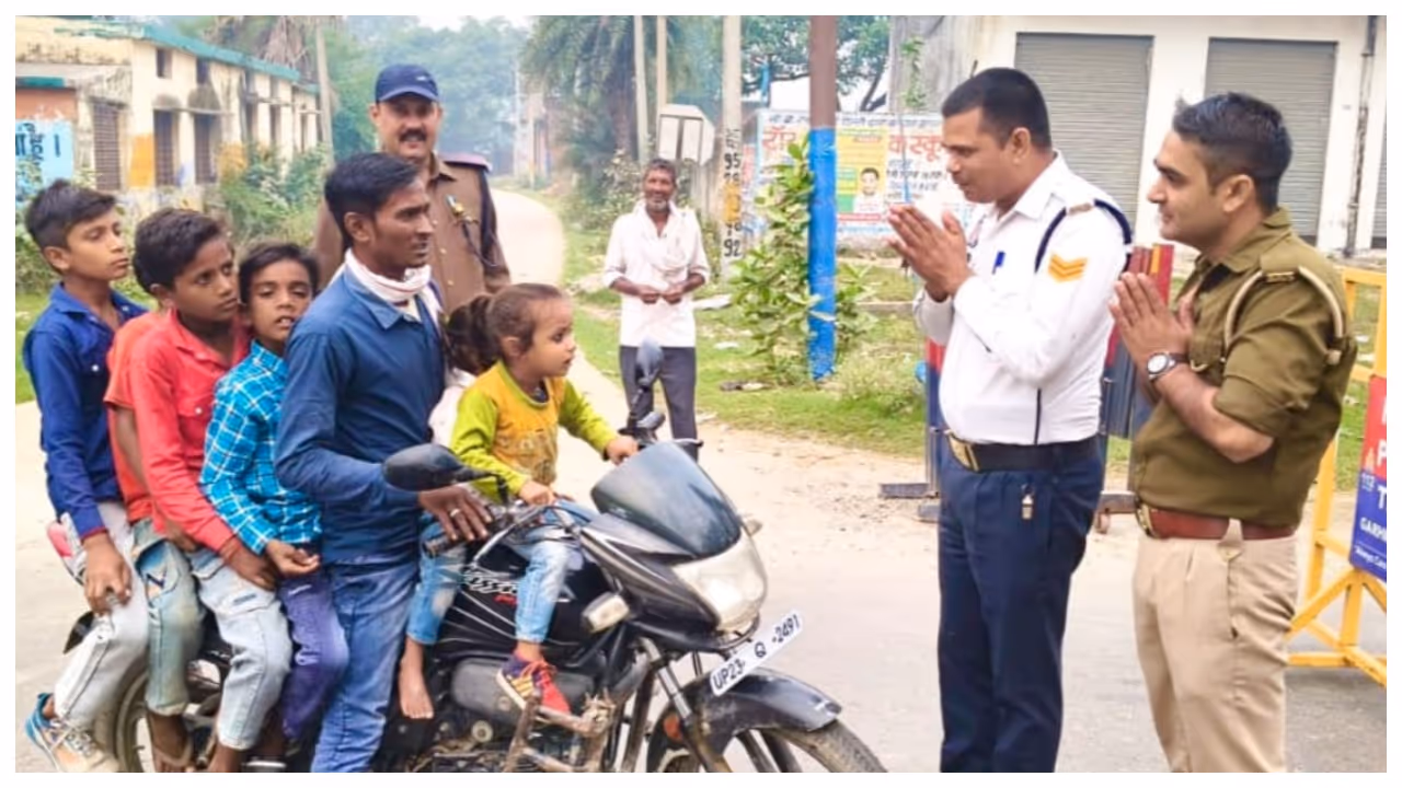 UP Man Carries 6 Kids On Bike At Once UP Man Carries 6 Kids On Bike At Once