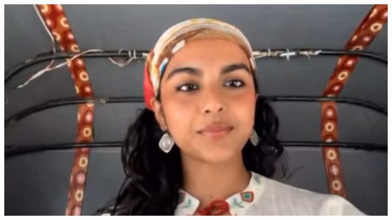 Viral Bandana Girl