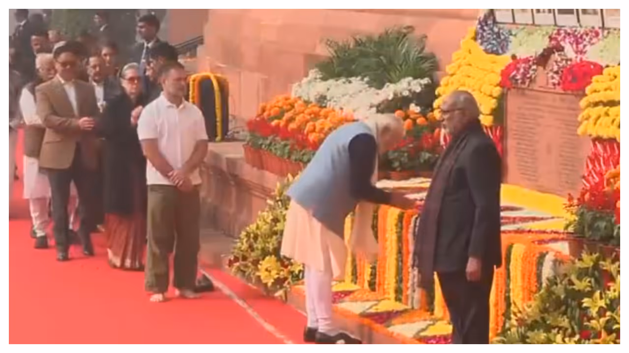 PM Modi Rahul gandhi Leaders Honor 2001 Parliament Attack Martyrs PM Modi Rahul gandhi Leaders Honor 2001 Parliament Attack Martyrs