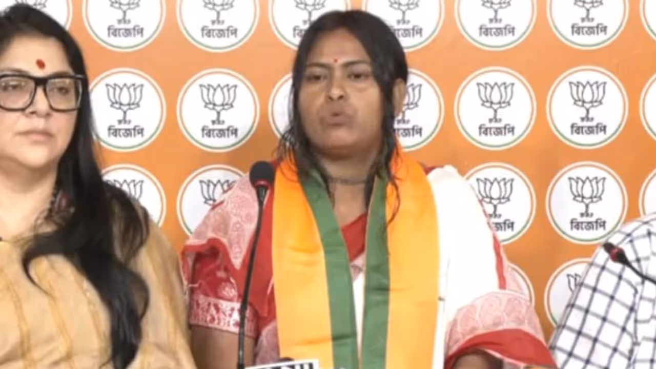 Kamduni protester Tumpa Koyal joins the BJP likely contest election Kamduni protester Tumpa Koyal joins the BJP likely contest election