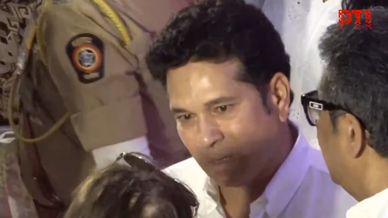 Sachin Tendulakr Breaks Down Sachin Tendulakr Breaks Down